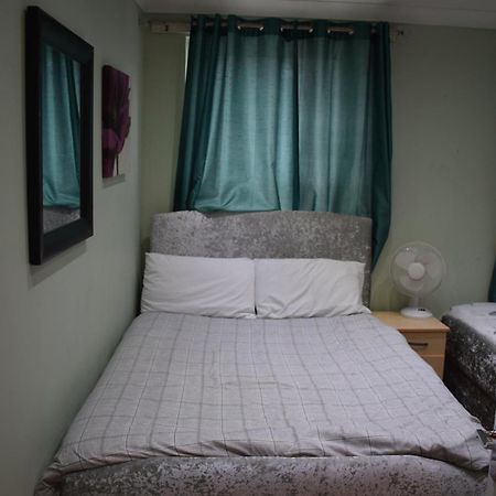 Three Bedroom House Lancaster Road London Exterior photo