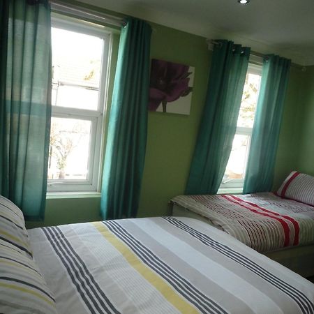 Three Bedroom House Lancaster Road London Exterior photo