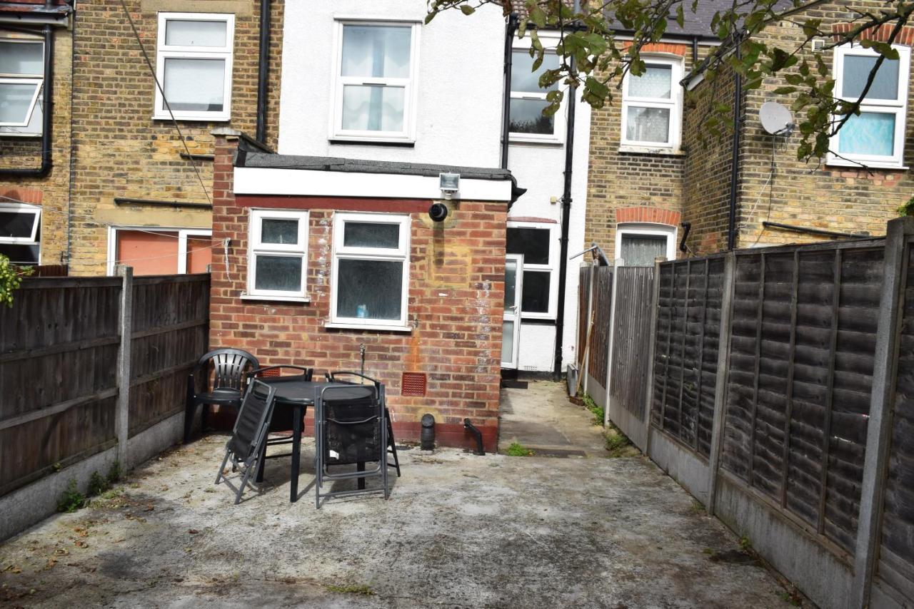 Three Bedroom House Lancaster Road London Exterior photo
