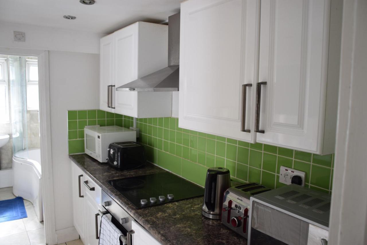 Three Bedroom House Lancaster Road London Exterior photo