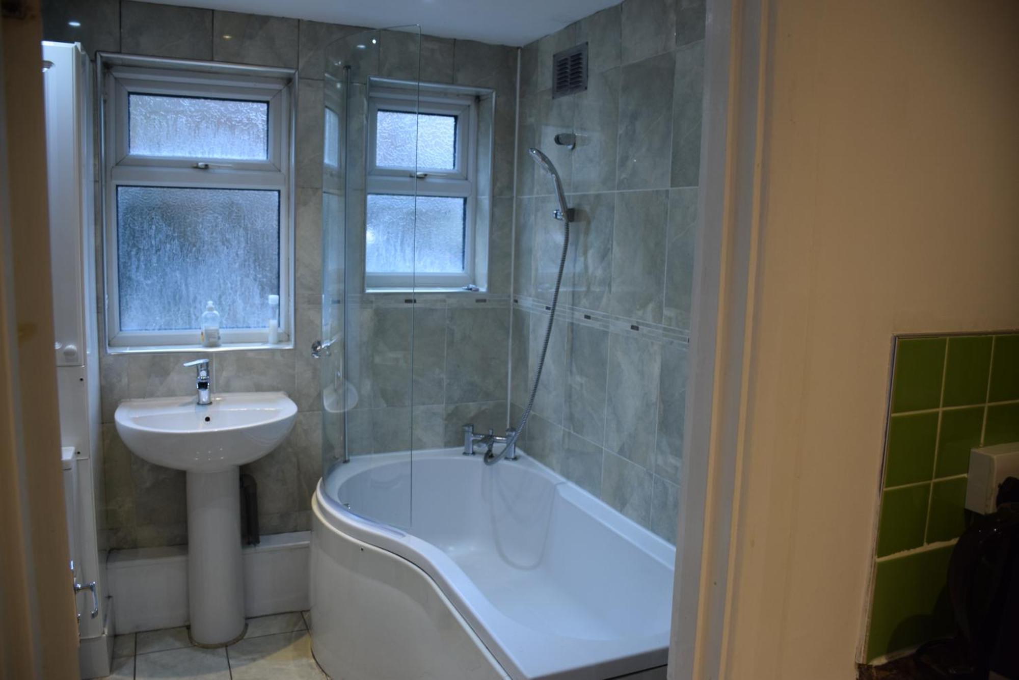 Three Bedroom House Lancaster Road London Exterior photo