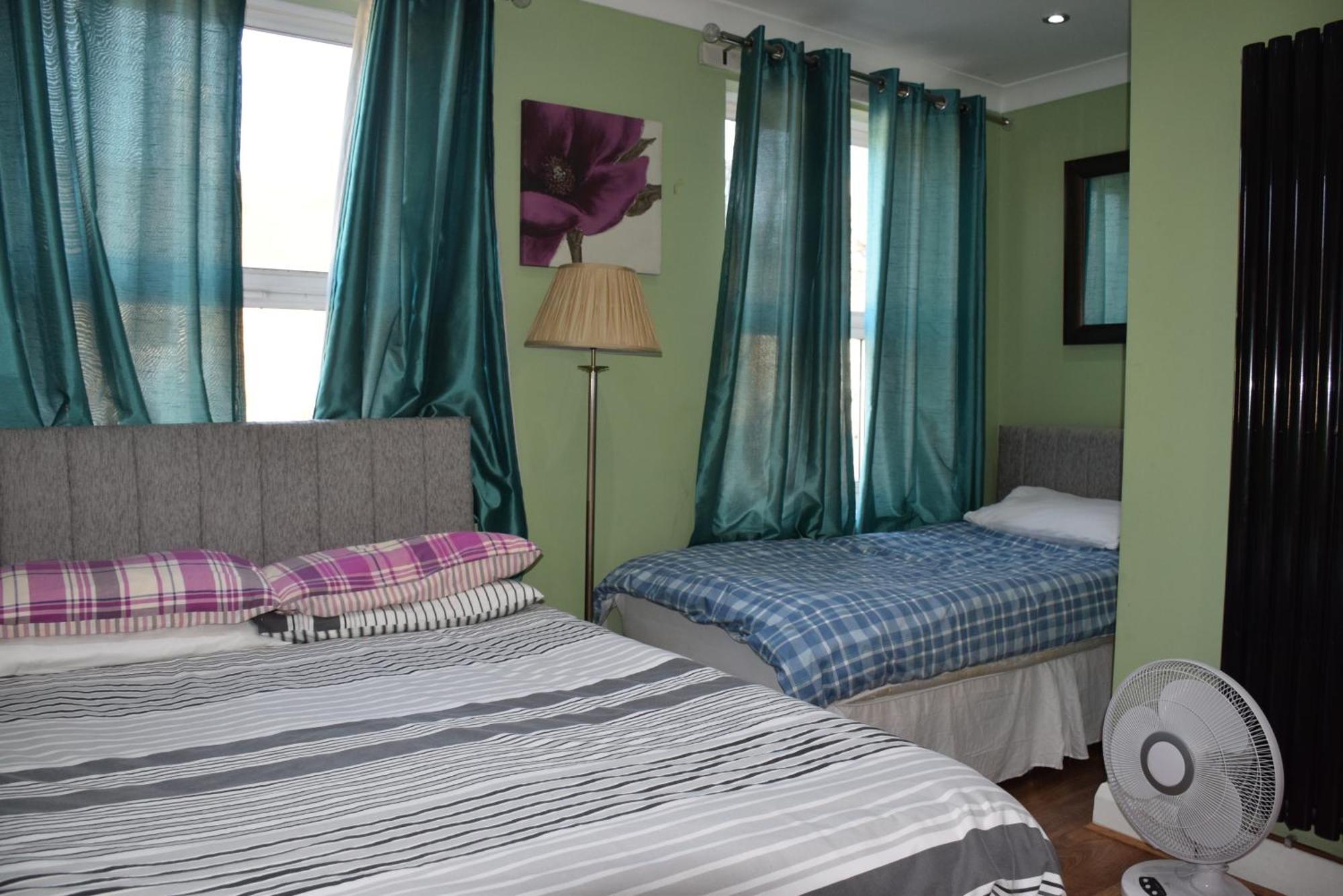Three Bedroom House Lancaster Road London Exterior photo